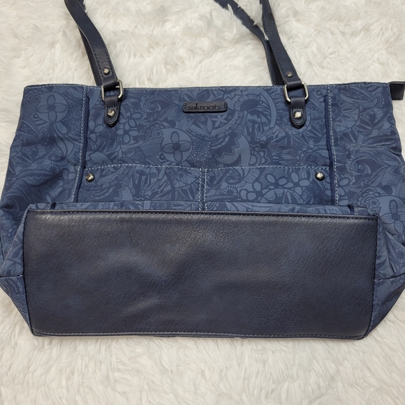 Sakroots Handbags - Sakroots shoulder bag.